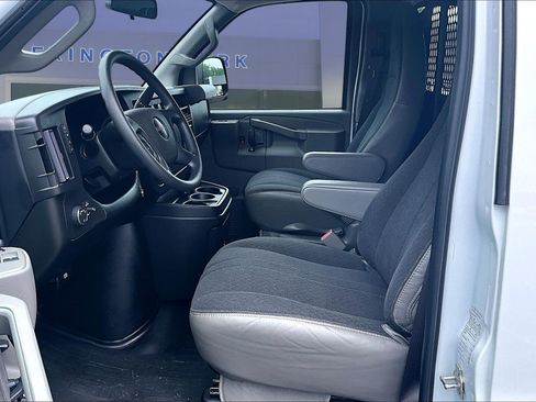 Used 2023 GMC Savana 2500 w/ Driver Convenience Package RWD image 20