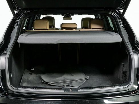 Certified 2023 Porsche Macan Turbo image 31