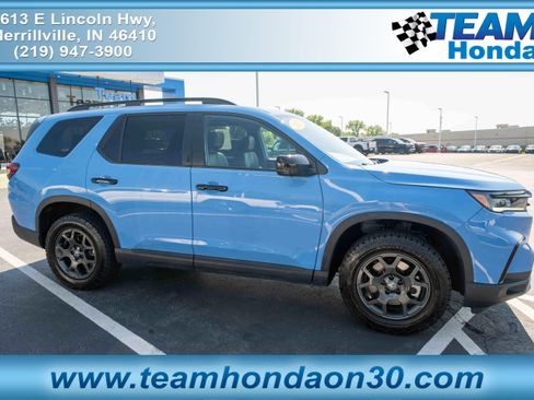 Used 2025 Honda Pilot TrailSport image 1