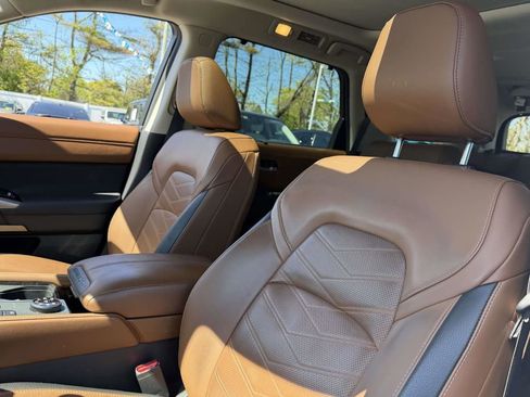 Used 2025 Nissan Pathfinder Platinum AWD/4WD image 14