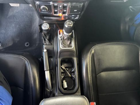 Used 2021 Jeep Wrangler Unlimited Sahara w/ Safety Group AWD/4WD image 18