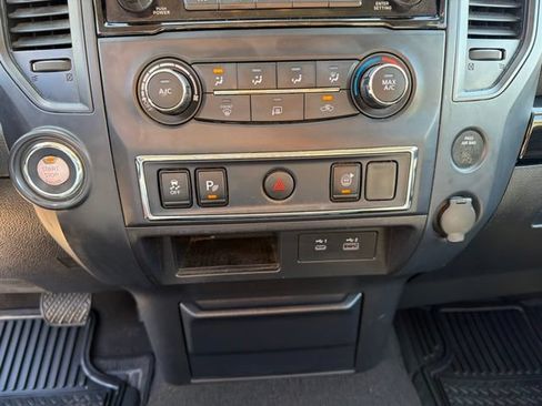 Used 2022 Nissan Titan SV RWD image 14