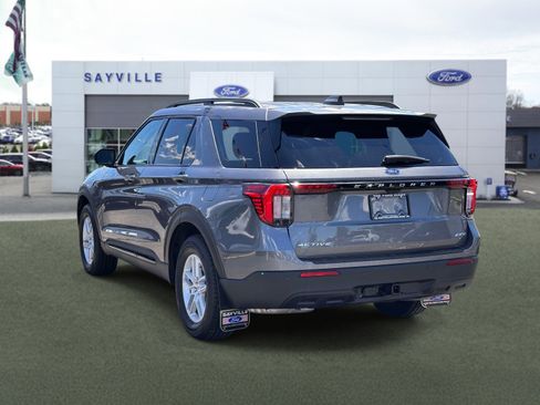 Used 2026 Ford Explorer Active AWD/4WD image 4