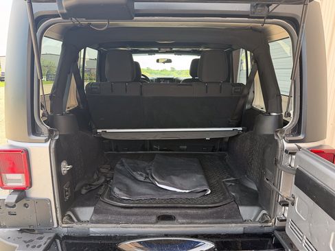 Used 2017 Jeep Wrangler Unlimited Sport AWD/4WD image 13
