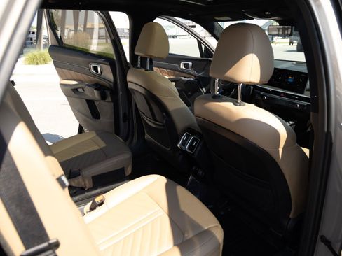 Used 2025 Kia Sorento SX Prestige w/ Olive Brown Leather Package AWD/4WD image 27