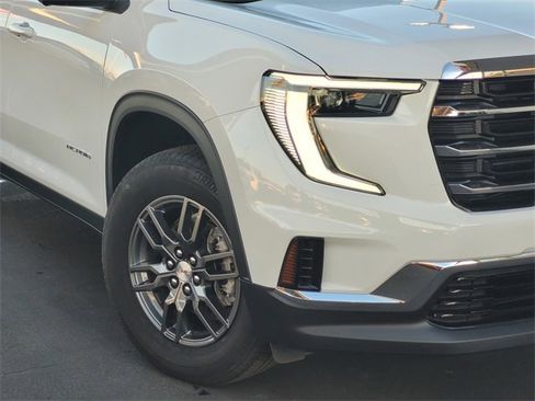 Used 2025 GMC Acadia Elevation image 3