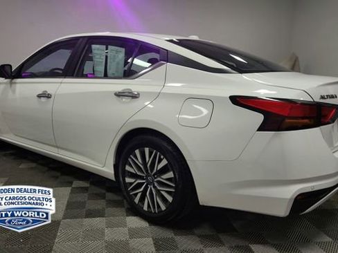 Used 2025 Nissan Altima 2.5 SV FWD image 5