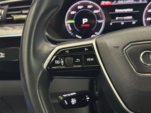 Used 2022 Audi e-tron Prestige w/ Prestige Package image 22