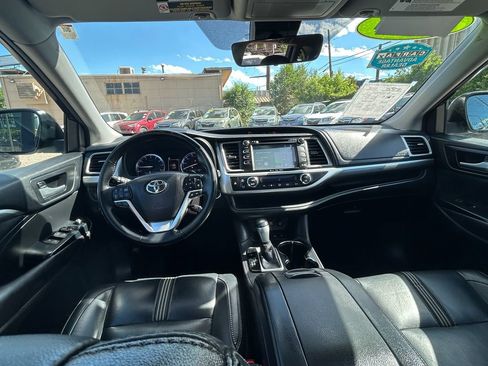 Used 2017 Toyota Highlander SE AWD/4WD image 15