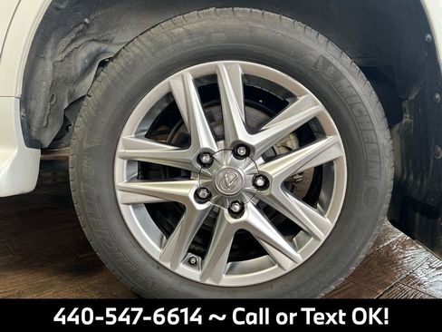 Used 2013 Lexus LX 570 4WD w/ Luxury Pkg image 38