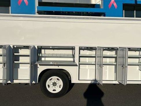 New 2023 GMC Savana 3500 w/ Power Convenience Package image 30