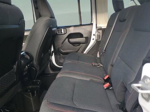 Used 2025 Jeep Wrangler Unlimited Rubicon w/ Convenience Group image 10