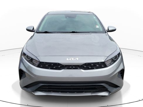 Used 2023 Kia Forte LXS w/ LXS Technology Package FWD image 2