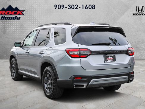 Certified 2025 Honda Pilot Touring image 6