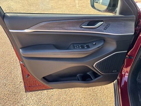 Used 2022 Jeep Grand Cherokee L Limited w/ Luxury Tech Group II image 13