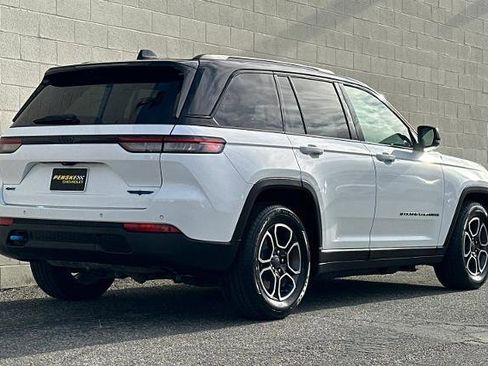 Used 2023 Jeep Grand Cherokee Trailhawk AWD/4WD image 4