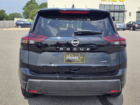 Used 2025 Nissan Rogue S AWD/4WD image 6