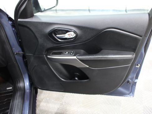 Used 2021 Jeep Cherokee Latitude Lux w/ Sun & Sound Group FWD image 28