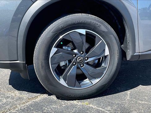 Used 2025 Nissan Rogue SV AWD/4WD image 9