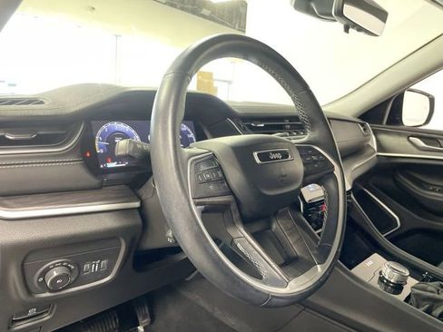 Used 2022 Jeep Grand Cherokee L Limited w/ Luxury Tech Group II image 14