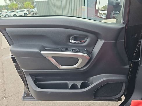 Used 2024 Nissan Titan SV w/ SV Convenience Package image 30