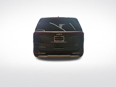 Used 2024 Kia Carnival EX image 5