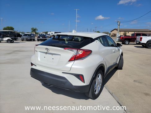 Used 2021 Toyota C-HR LE image 7