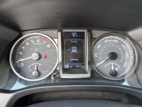 Used 2021 Toyota Tacoma TRD Off-Road w/ Technology Package AWD/4WD image 13