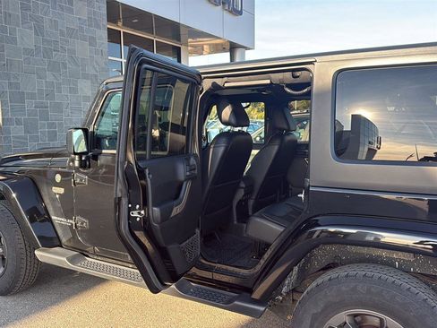 Used 2017 Jeep Wrangler Unlimited Sahara AWD/4WD image 13
