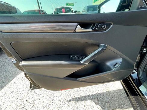 Used 2022 Volkswagen Passat 2.0T R-Line image 11