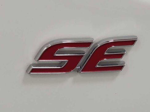 Certified 2025 Toyota Corolla SE image 28