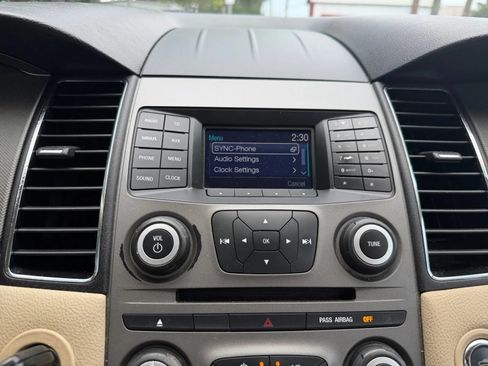 Used 2014 Ford Taurus SE FWD image 24