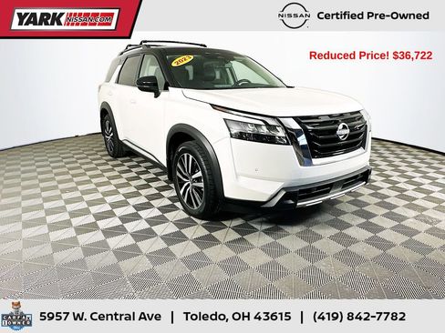 Used 2023 Nissan Pathfinder Platinum image 1