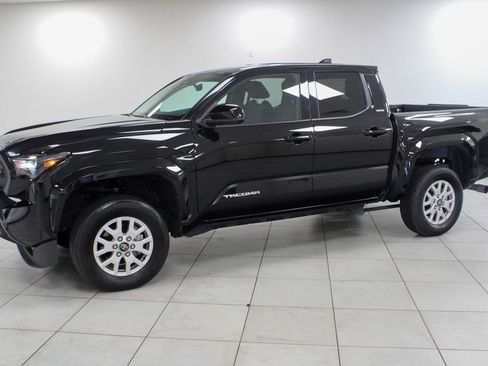 Used 2025 Toyota Tacoma SR5 image 22