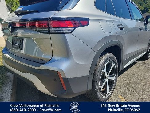 New 2025 Volkswagen Tiguan SE image 25