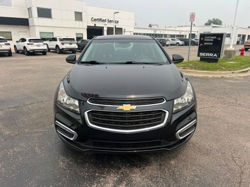 Used 2015 Chevrolet Cruze LT FWD image 2