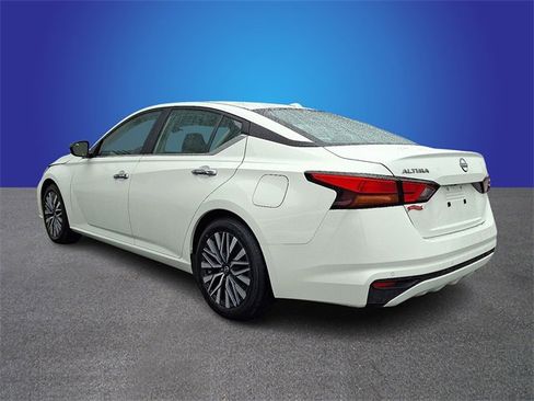 Used 2024 Nissan Altima 2.5 SV image 6