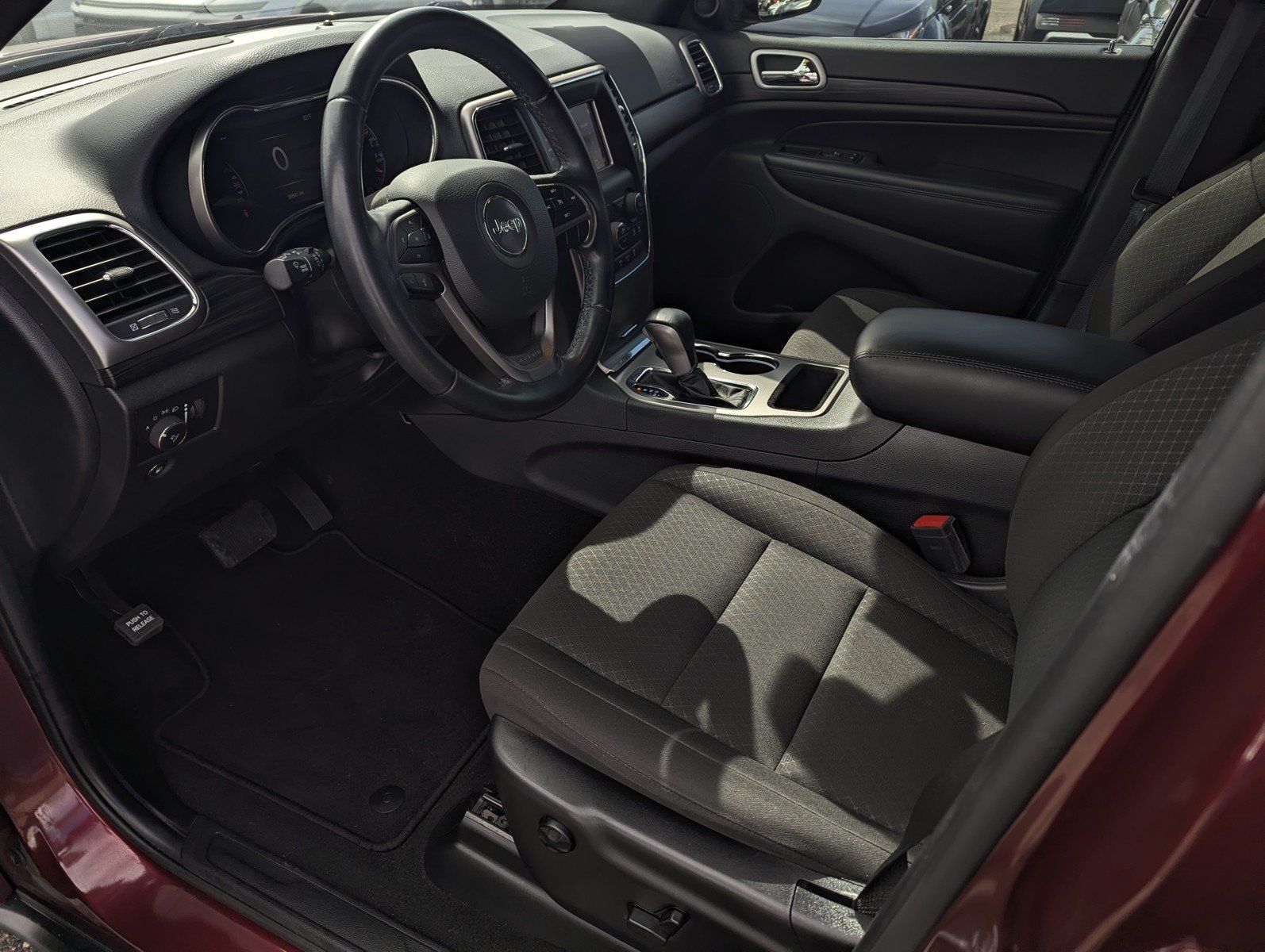 Used 2021 Jeep Grand Cherokee Laredo AWD/4WD image 9