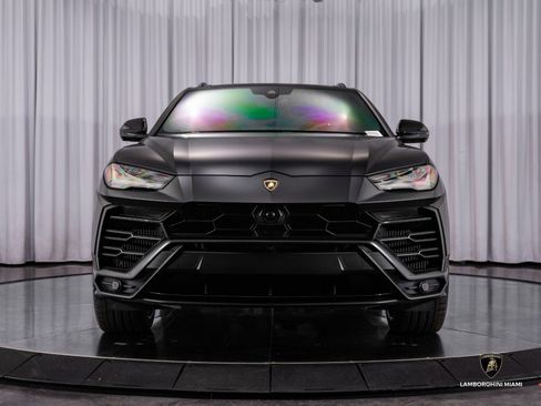 Used 2021 Lamborghini Urus image 2