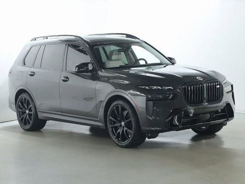 Used 2023 BMW X7 M60i image 11