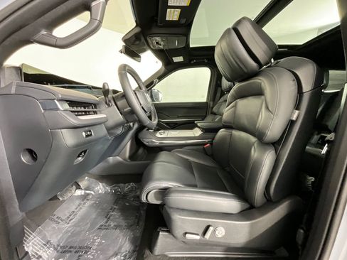 Used 2025 Lincoln Navigator Reserve w/ Jet Appearance Package image 16