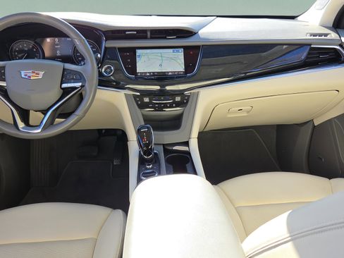 Used 2024 Cadillac XT6 Premium Luxury w/ Technology Package image 12