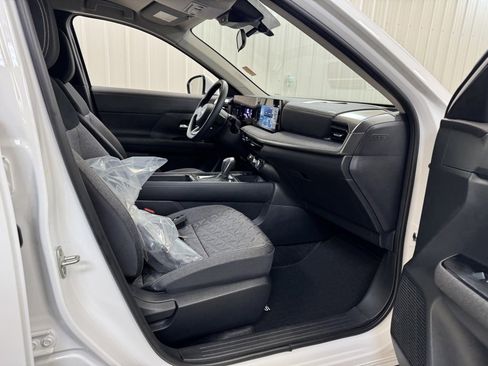 Certified 2025 Nissan Kicks SV image 22