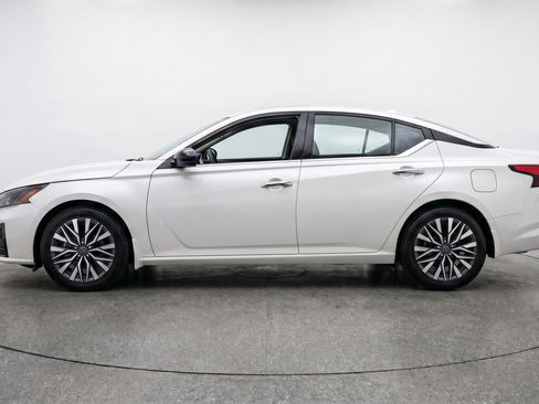 Used 2025 Nissan Altima 2.5 SV FWD image 5
