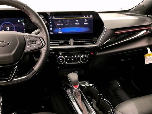 Used 2025 Chevrolet Trax RS w/ Driver Confidence Package FWD image 7