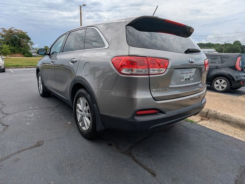 Used 2017 Kia Sorento L FWD image 5