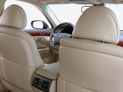 Used 2012 Lexus LS 460 w/ Comfort Pkg RWD image 41