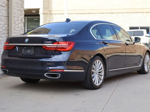 Used 2018 BMW 740i RWD image 3