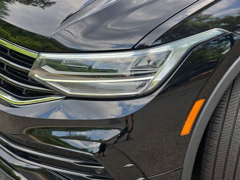 Certified 2023 Volkswagen Tiguan SE R-Line FWD image 33