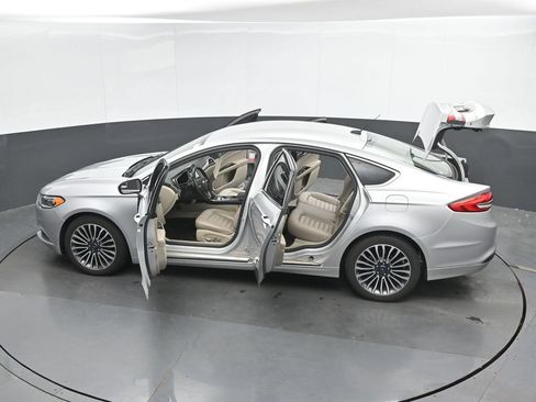 Used 2018 Ford Fusion SE w/ Fusion SE Technology Package FWD image 40